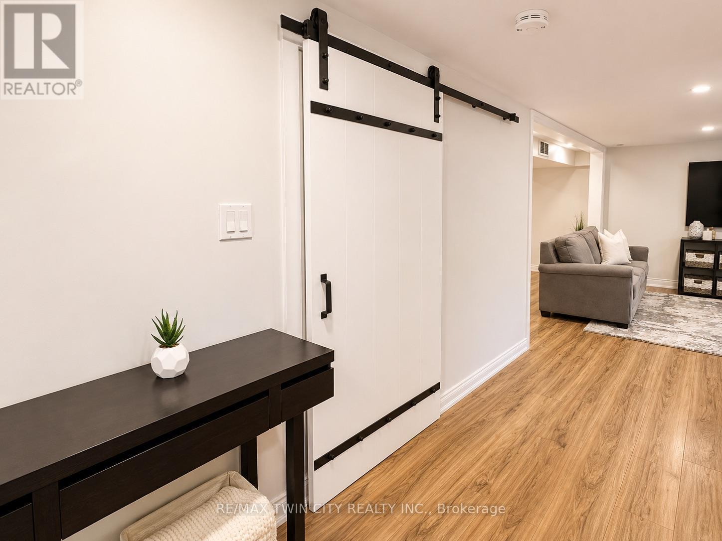 107 ROSSLINN ROAD - 36