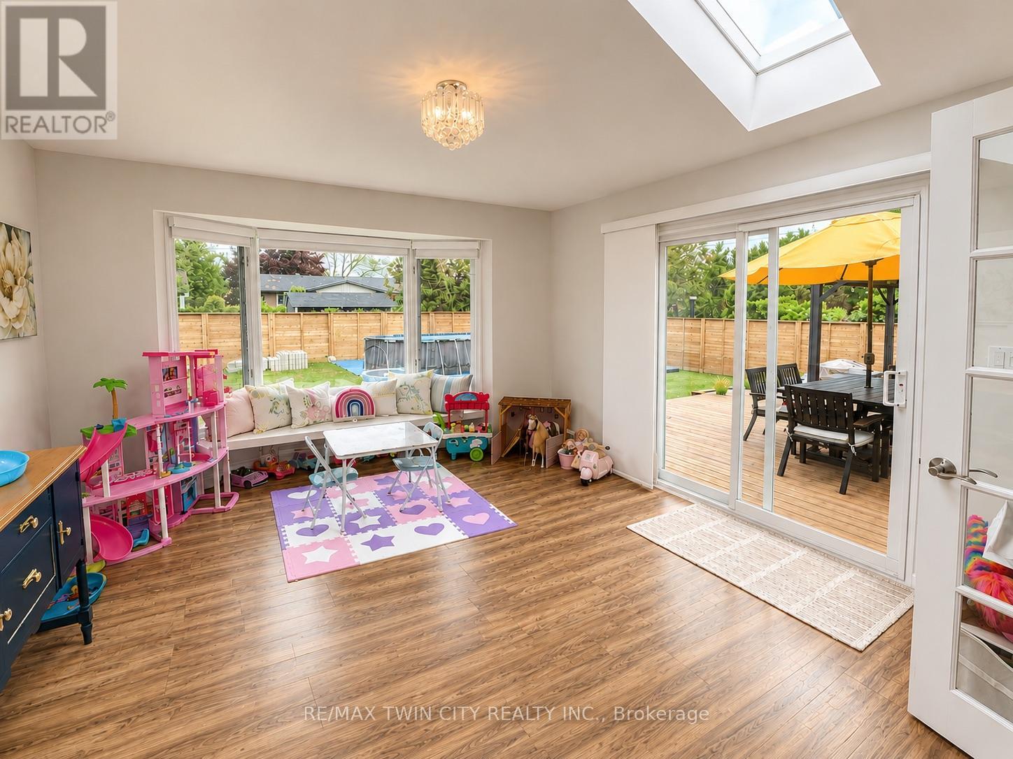 107 ROSSLINN ROAD - 39