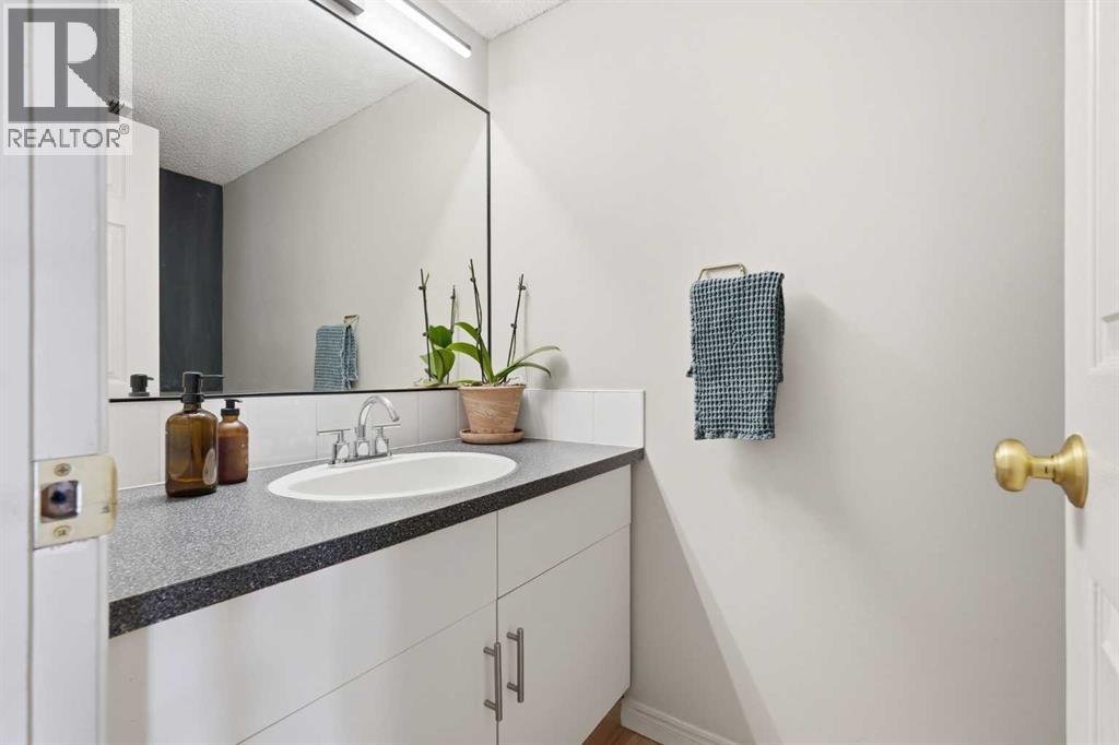 3031 23 Avenue SW - 24