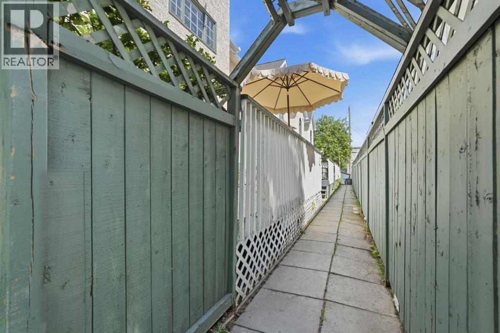 3031 23 Avenue SW - 44