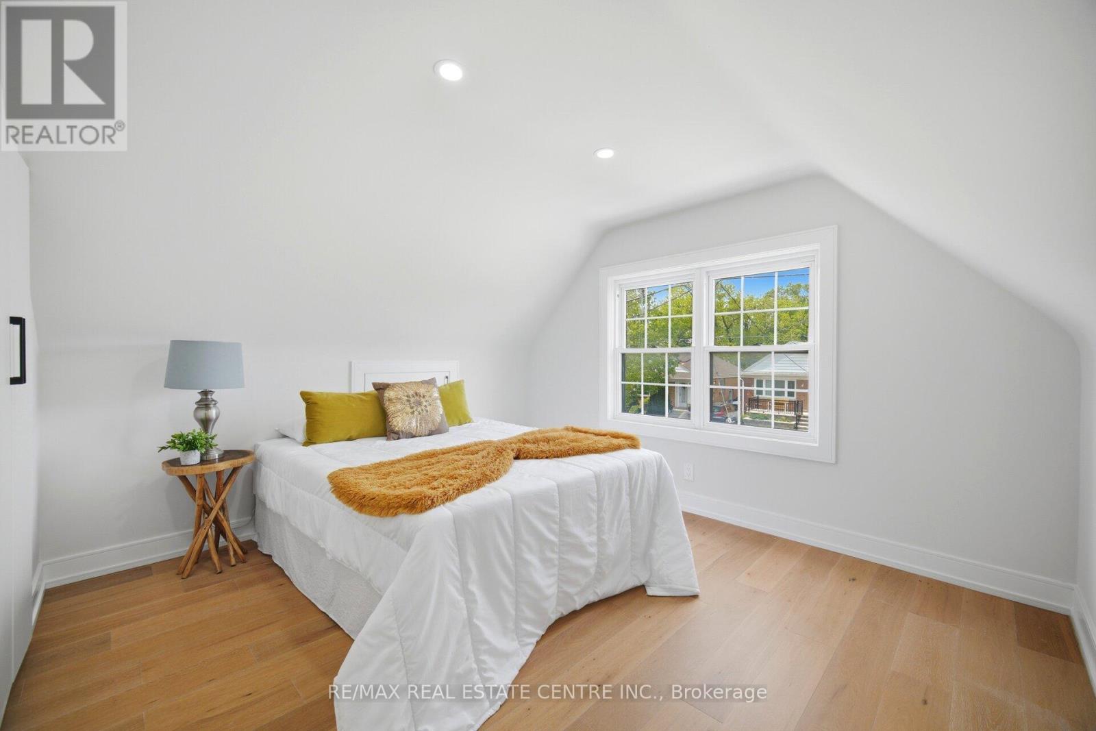 109 GLENCREST BOULEVARD - 27