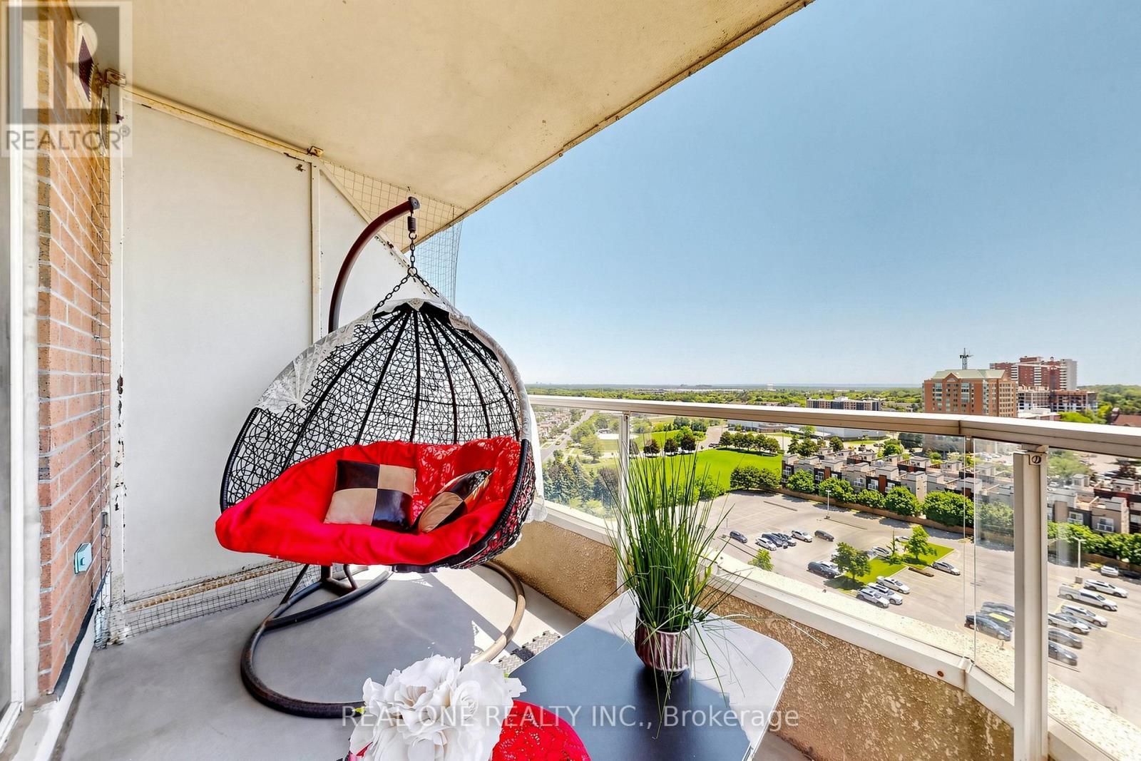 #1612 410 MCLEVIN AVENUE - 27