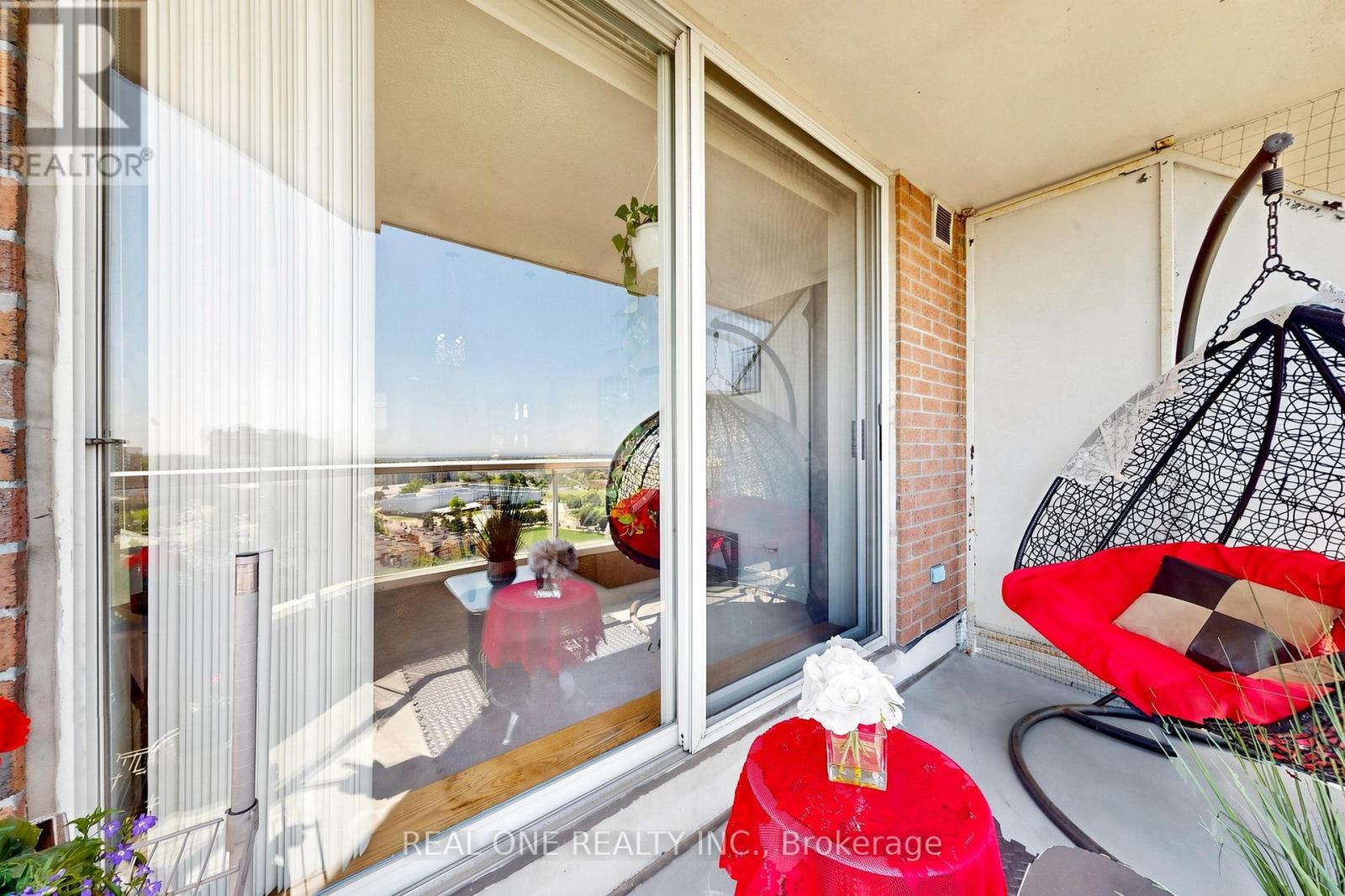 #1612 410 MCLEVIN AVENUE - 28