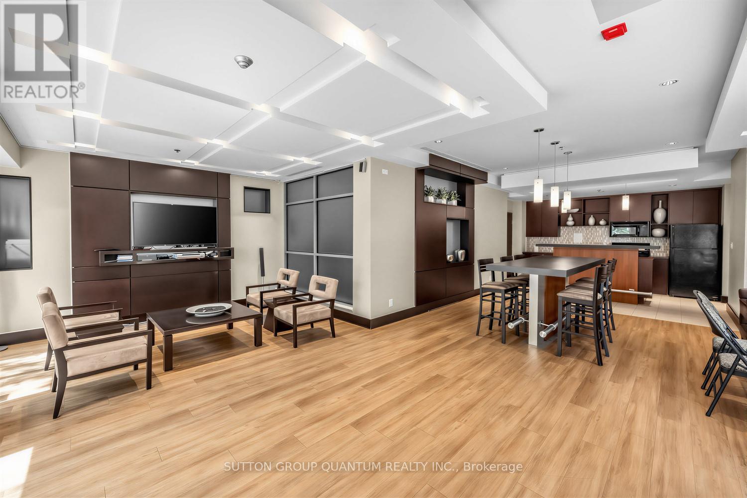#304 80 PORT STREET E - 26