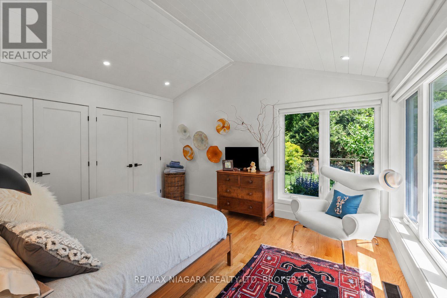 410 VICTORIA STREET - 24