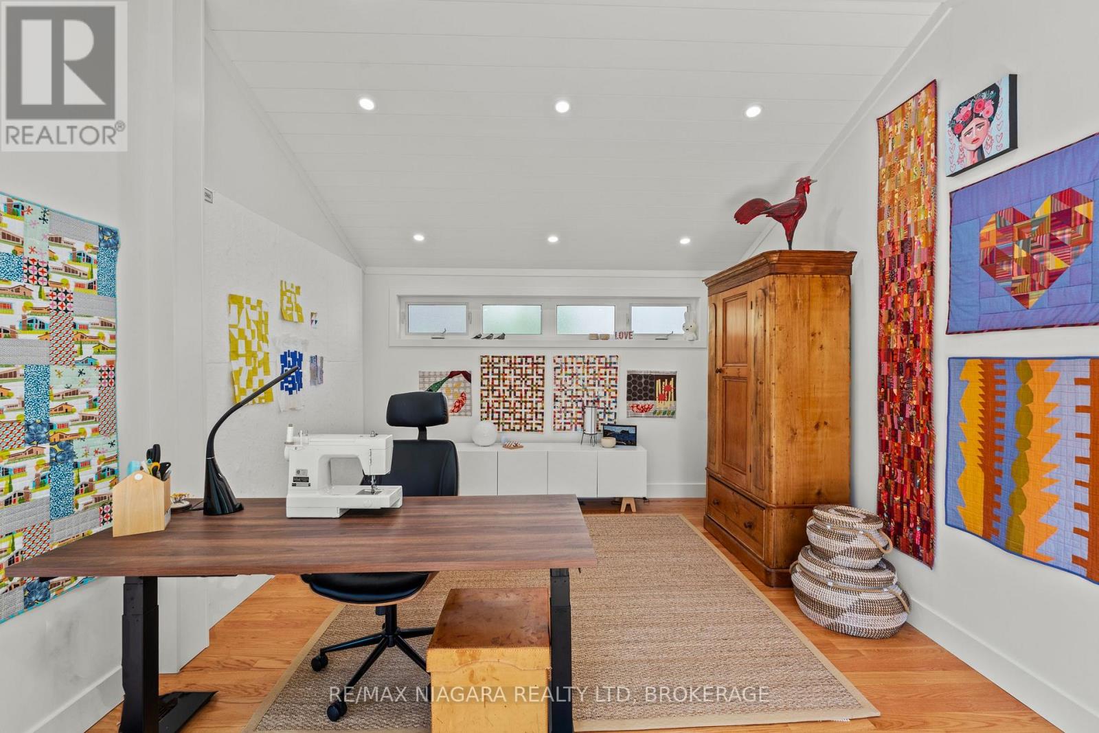 410 VICTORIA STREET - 22