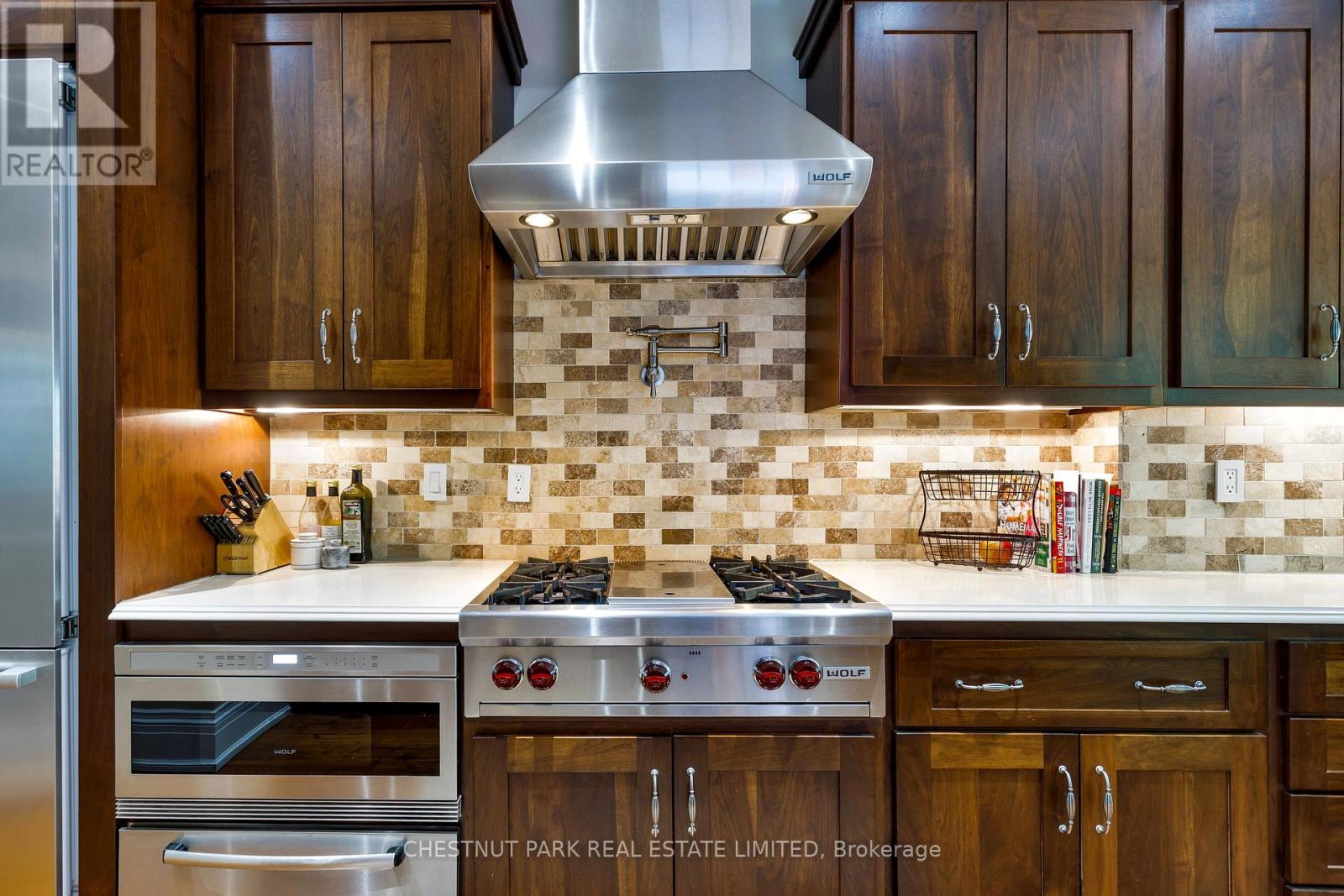 466 WELLESLEY STREET E - 12