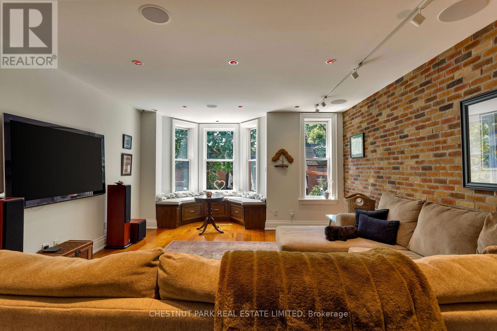 466 WELLESLEY STREET E - 17