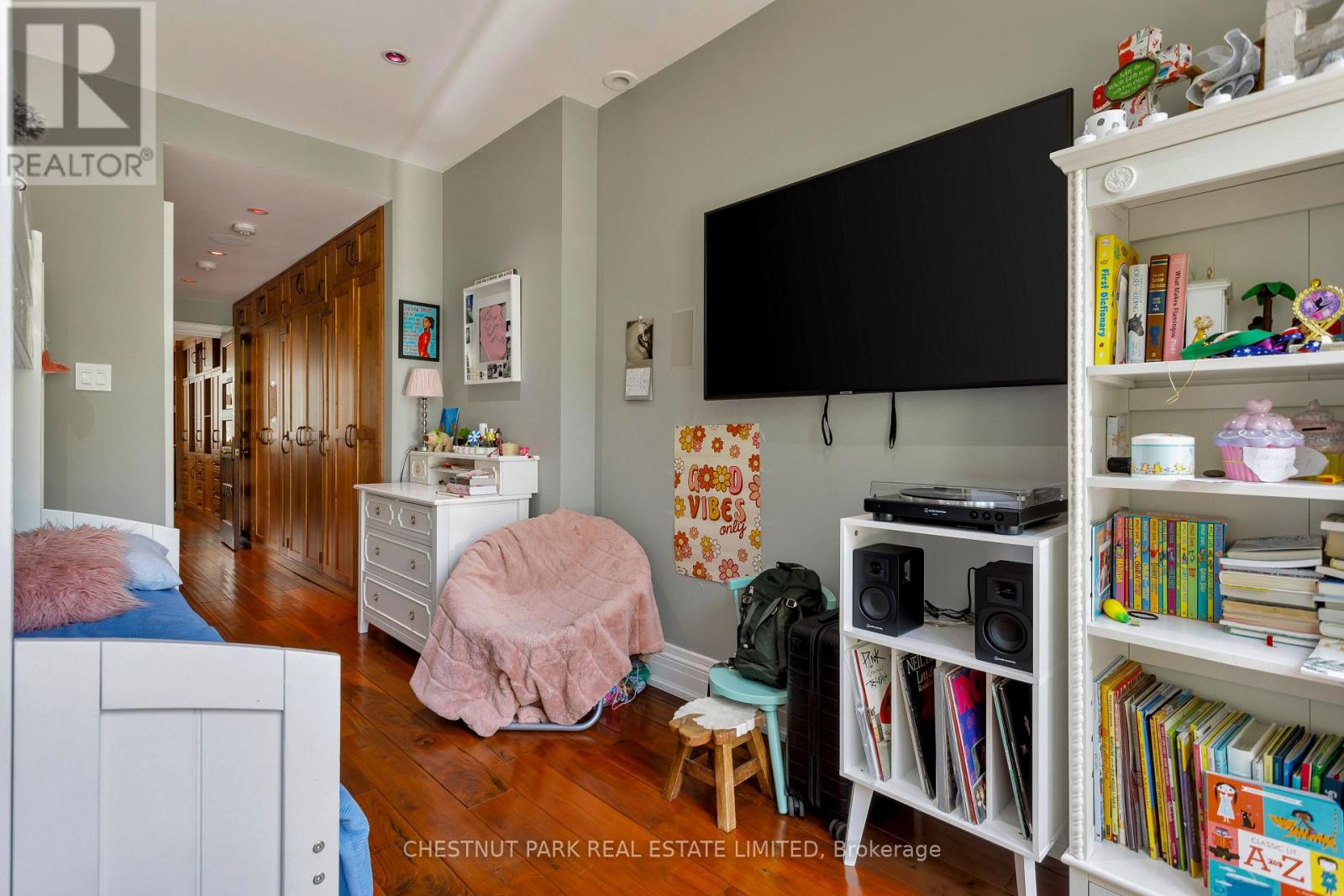 466 WELLESLEY STREET E - 23