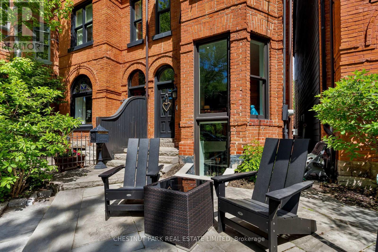 466 WELLESLEY STREET E - Image 3