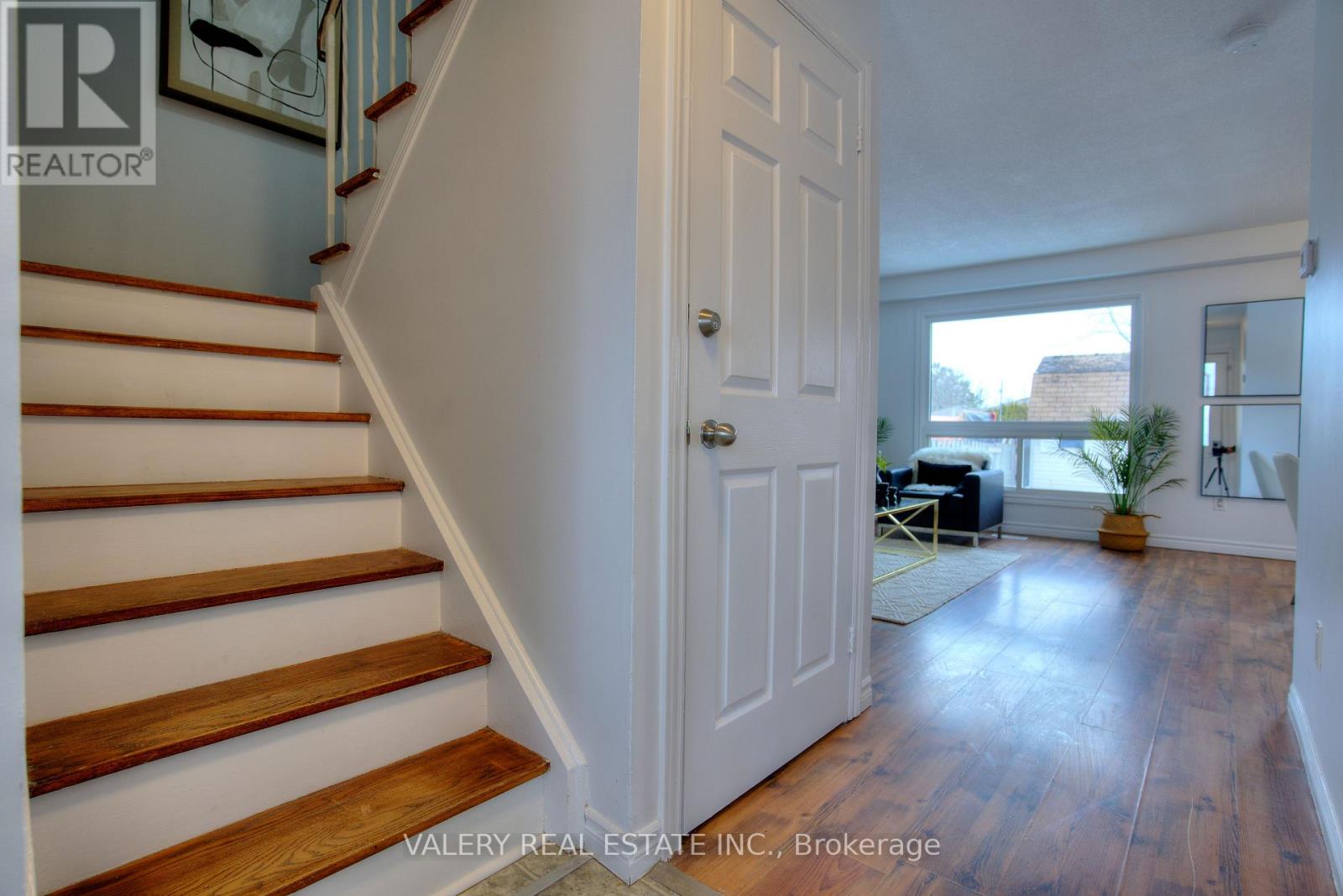 24 LAMPMAN LANE - 10
