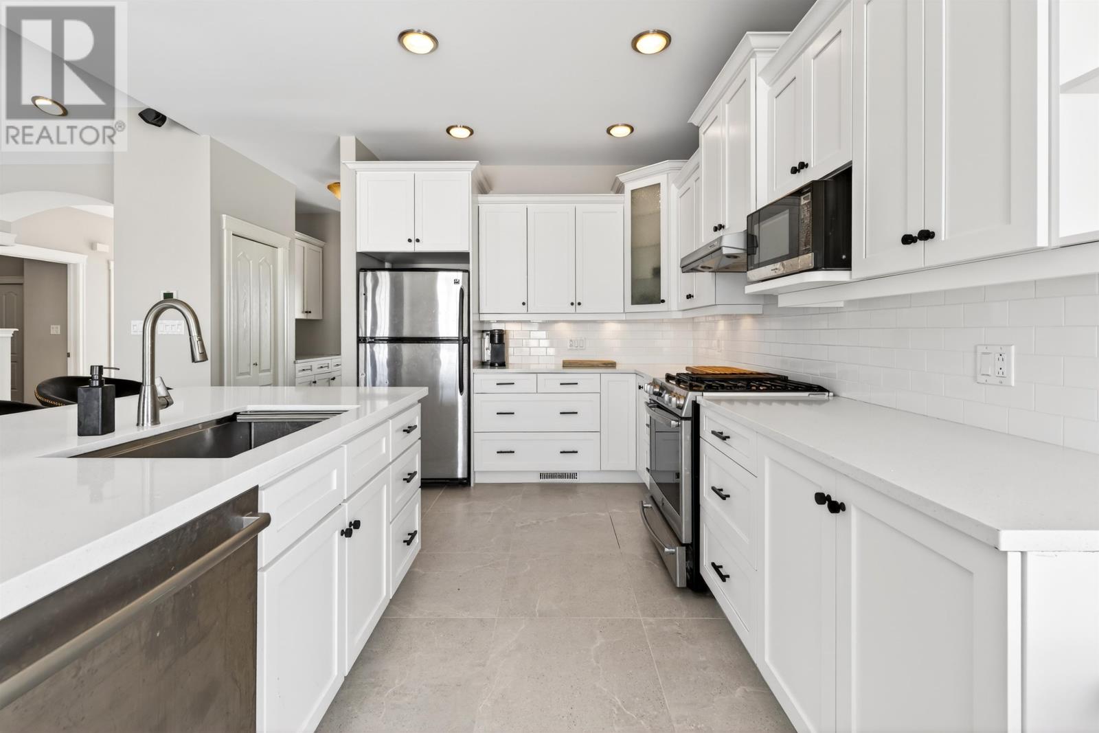 749 CITY VIEW Drive - 15