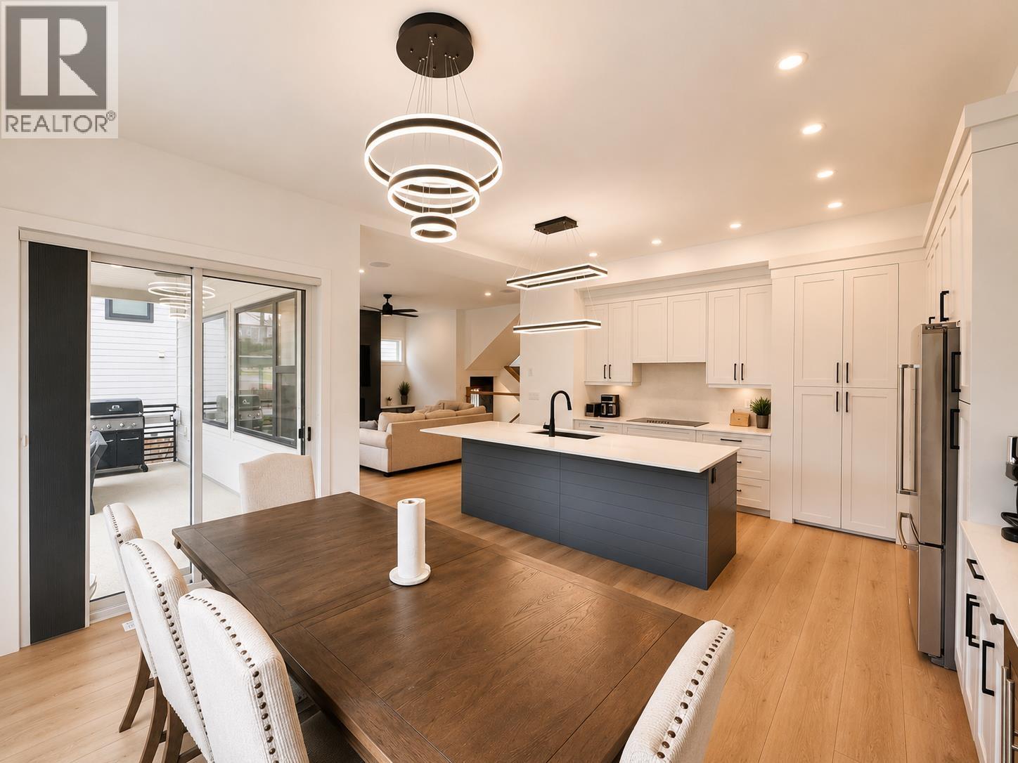 2485 ROWE STREET - 9