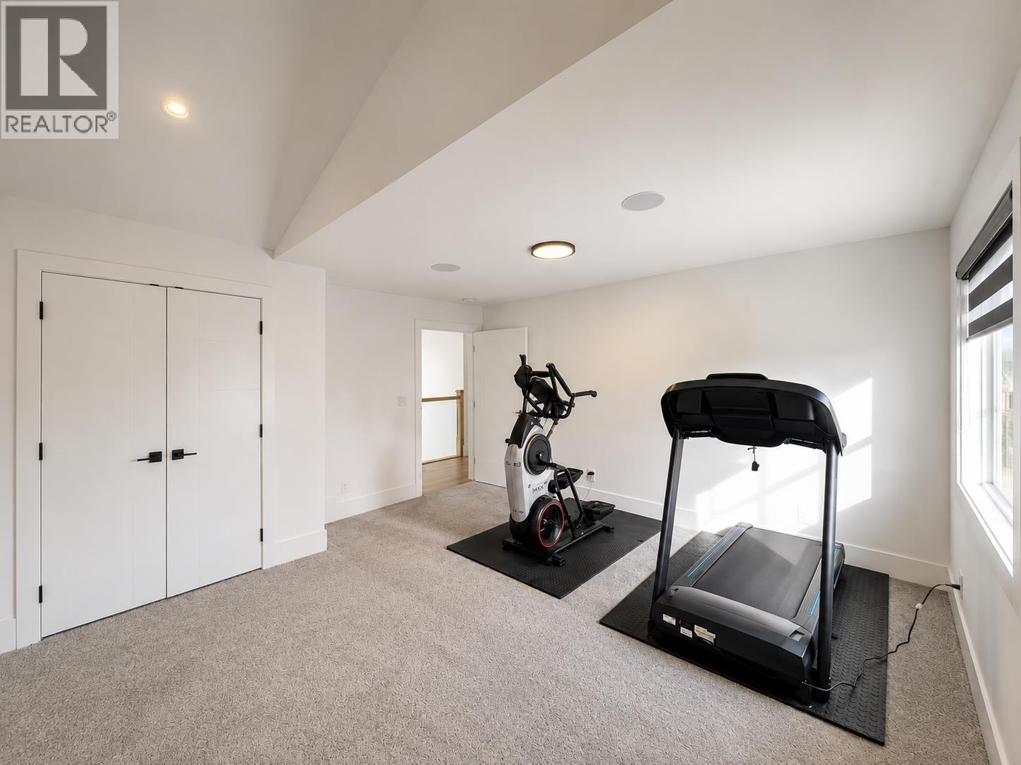 2485 ROWE STREET - 21