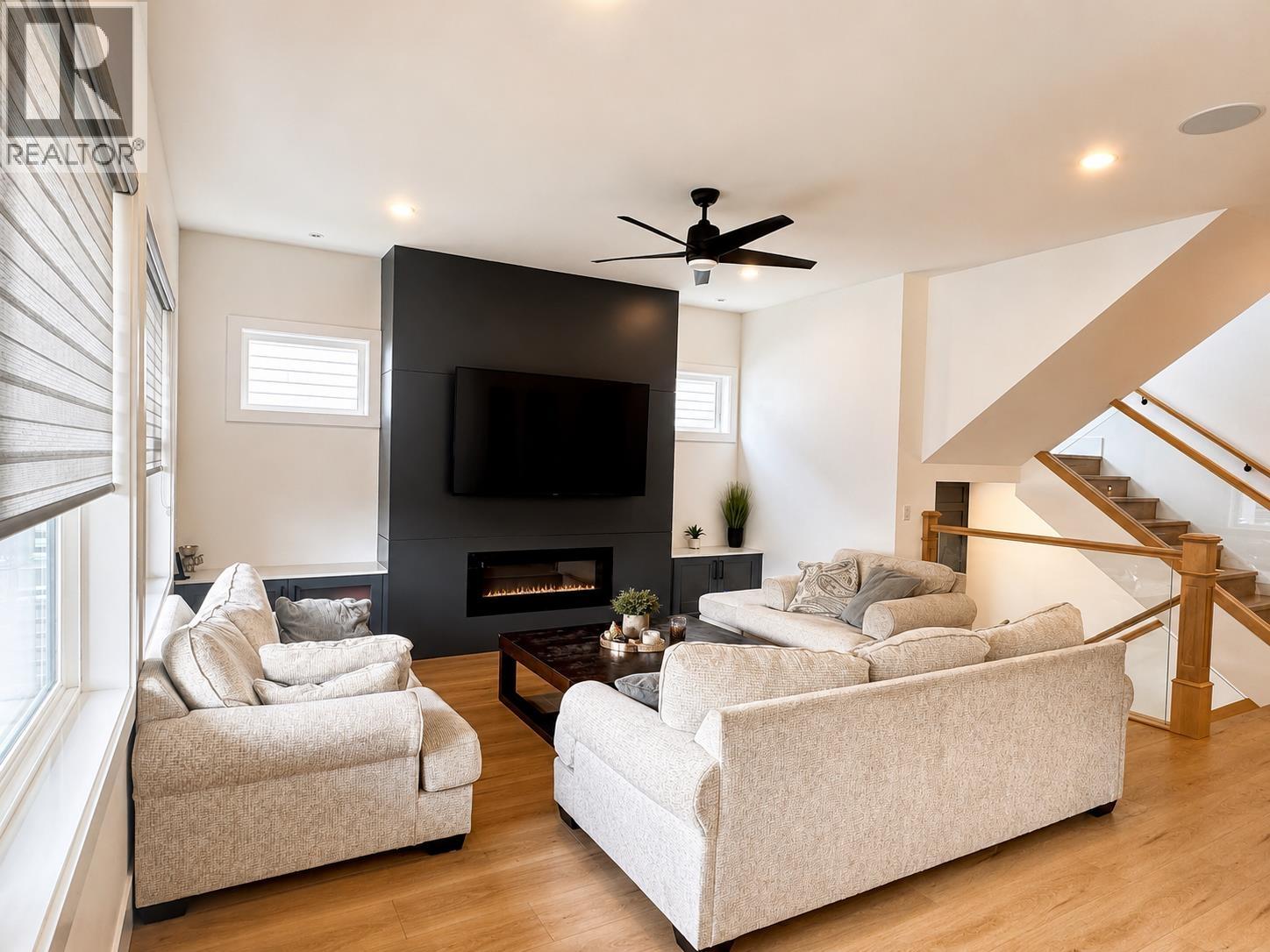 2485 ROWE STREET - 15