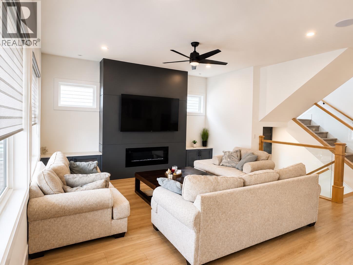 2485 ROWE STREET - 12