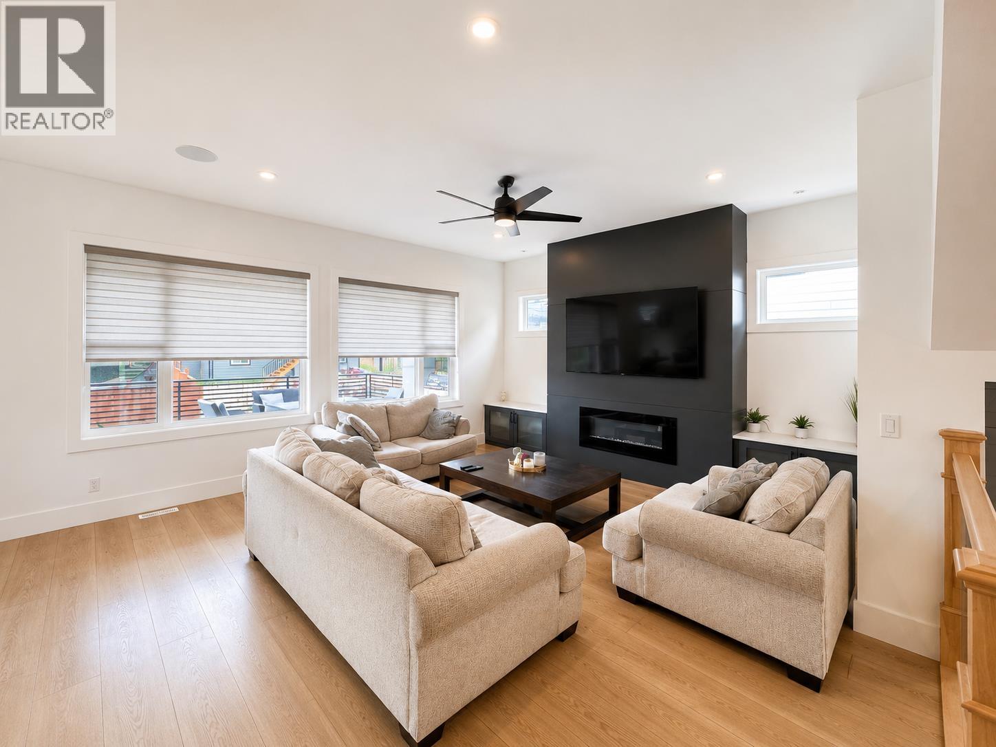 2485 ROWE STREET - 14