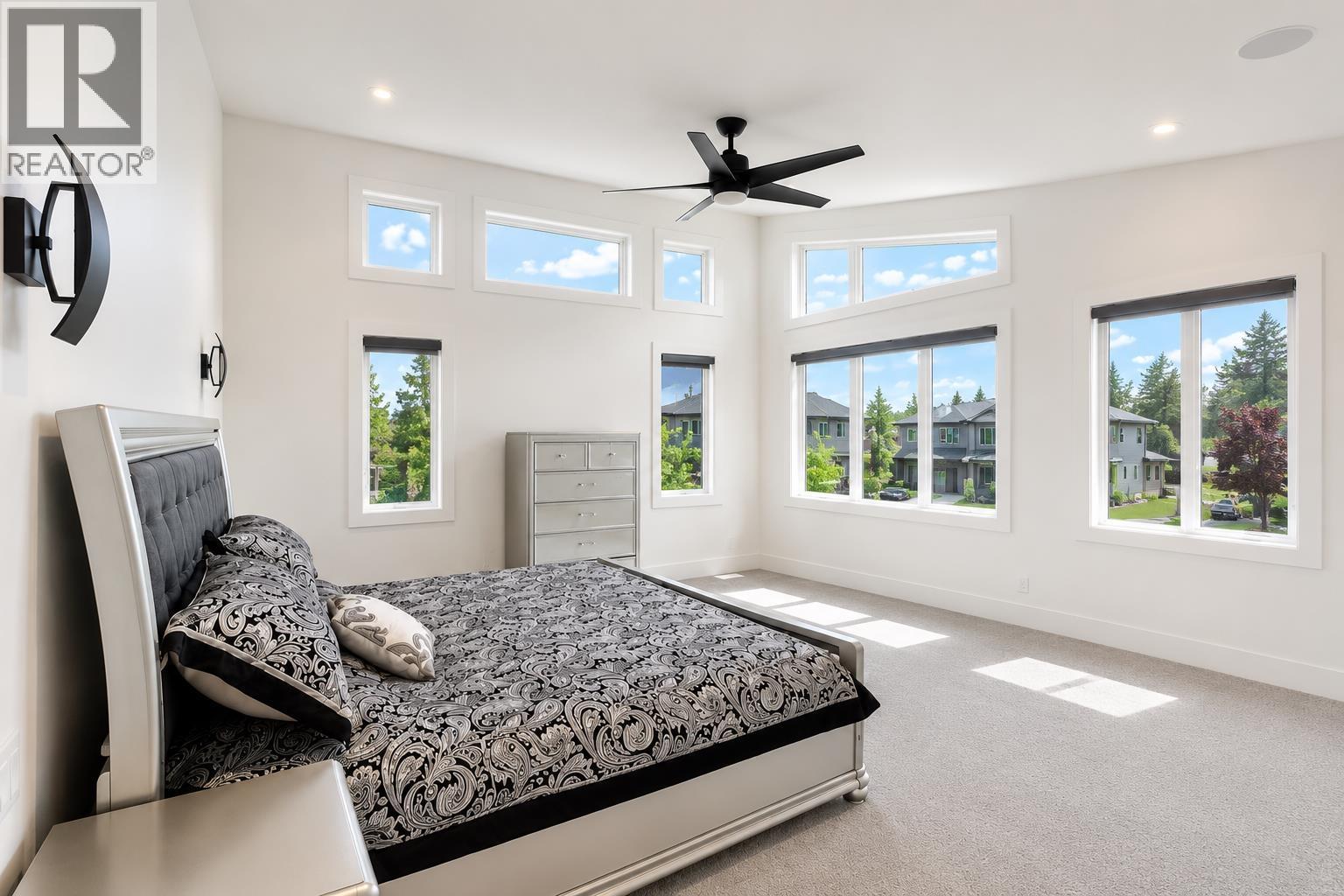 2485 ROWE STREET - 18