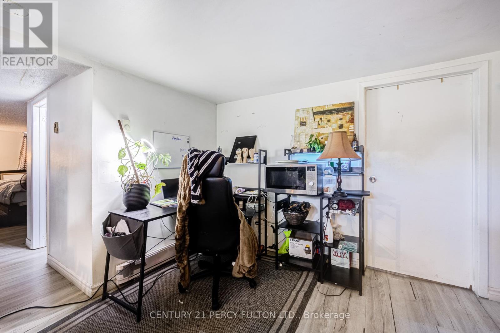 1100 SIMCOE STREET S - 12