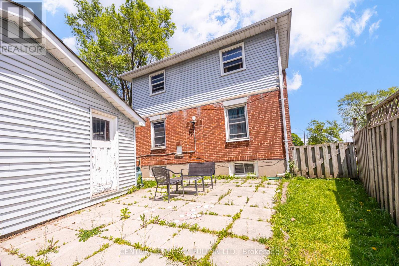 1100 SIMCOE STREET S - 17