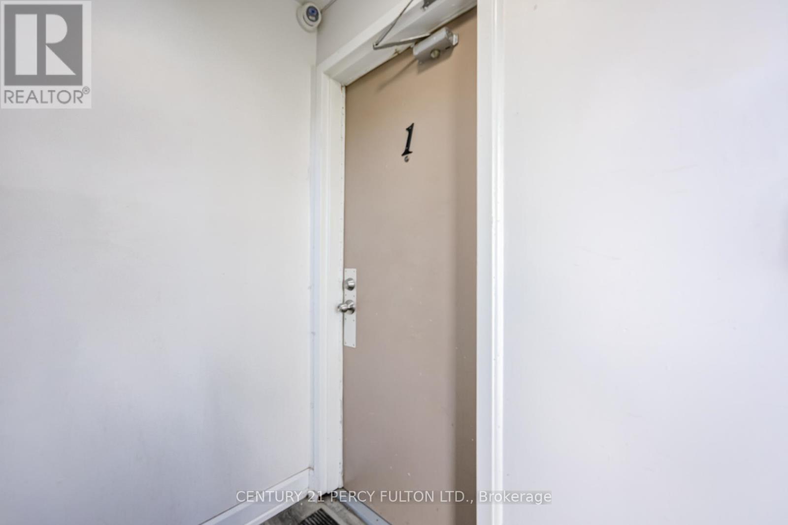 1100 SIMCOE STREET S - 4
