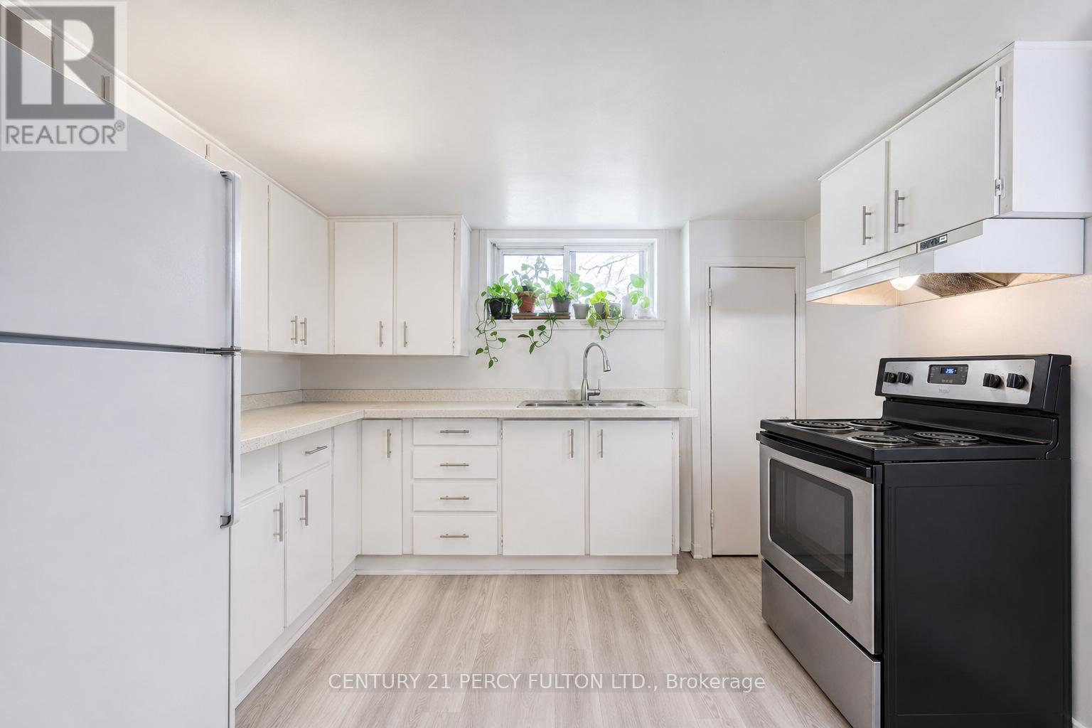 1100 SIMCOE STREET S - 9