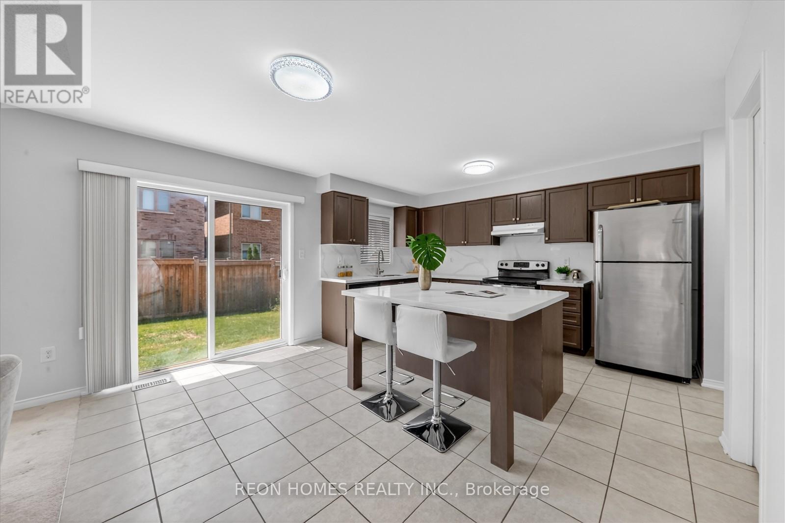 37 RAITHBY CRESCENT - 22