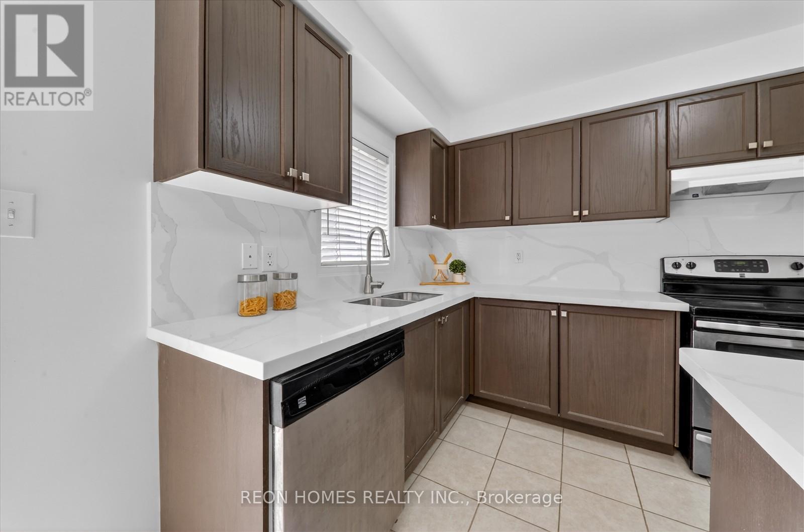 37 RAITHBY CRESCENT - 23