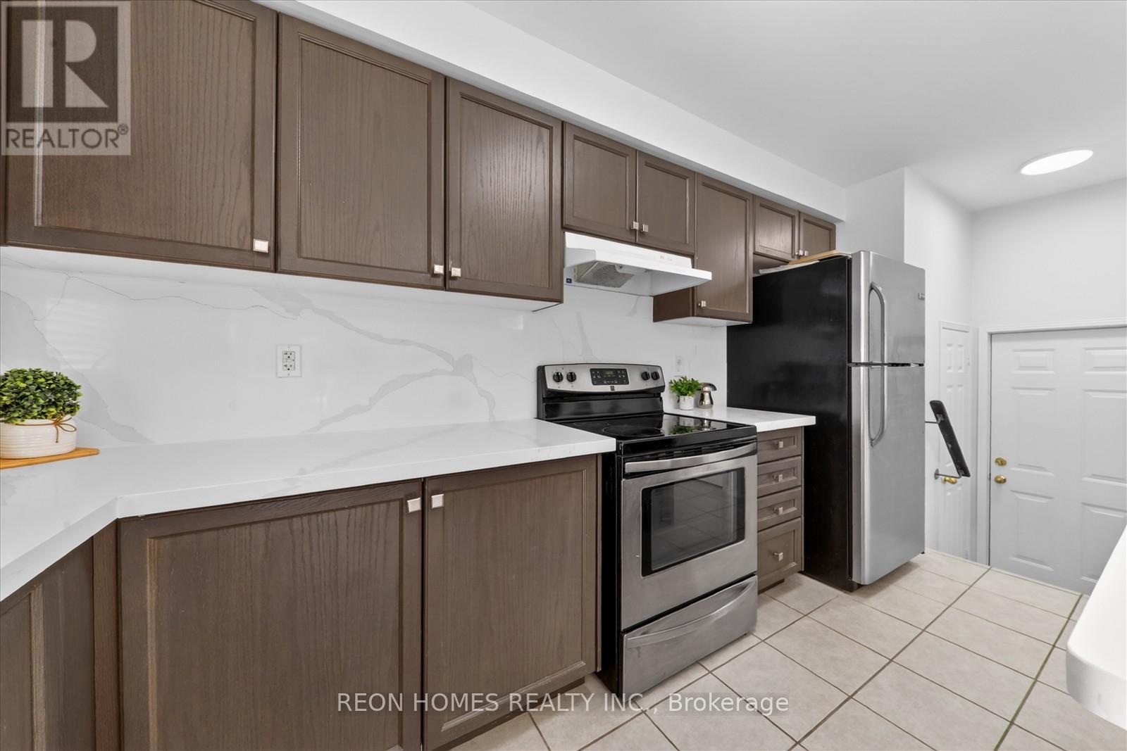 37 RAITHBY CRESCENT - 24