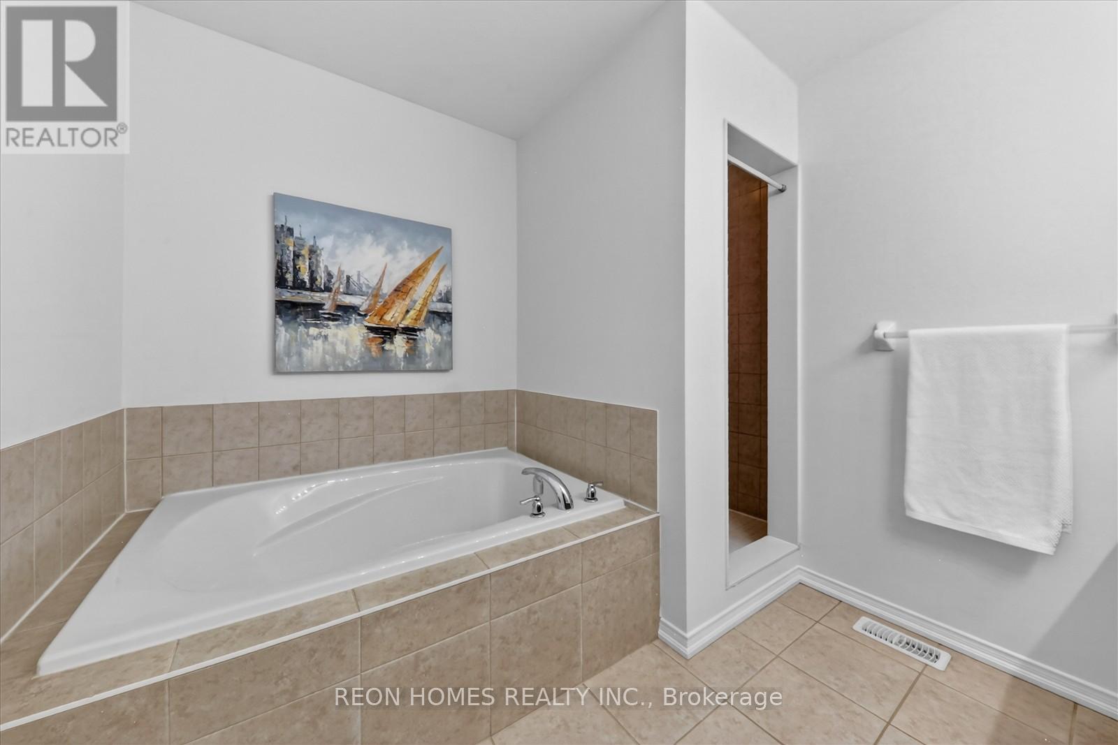 37 RAITHBY CRESCENT - 33