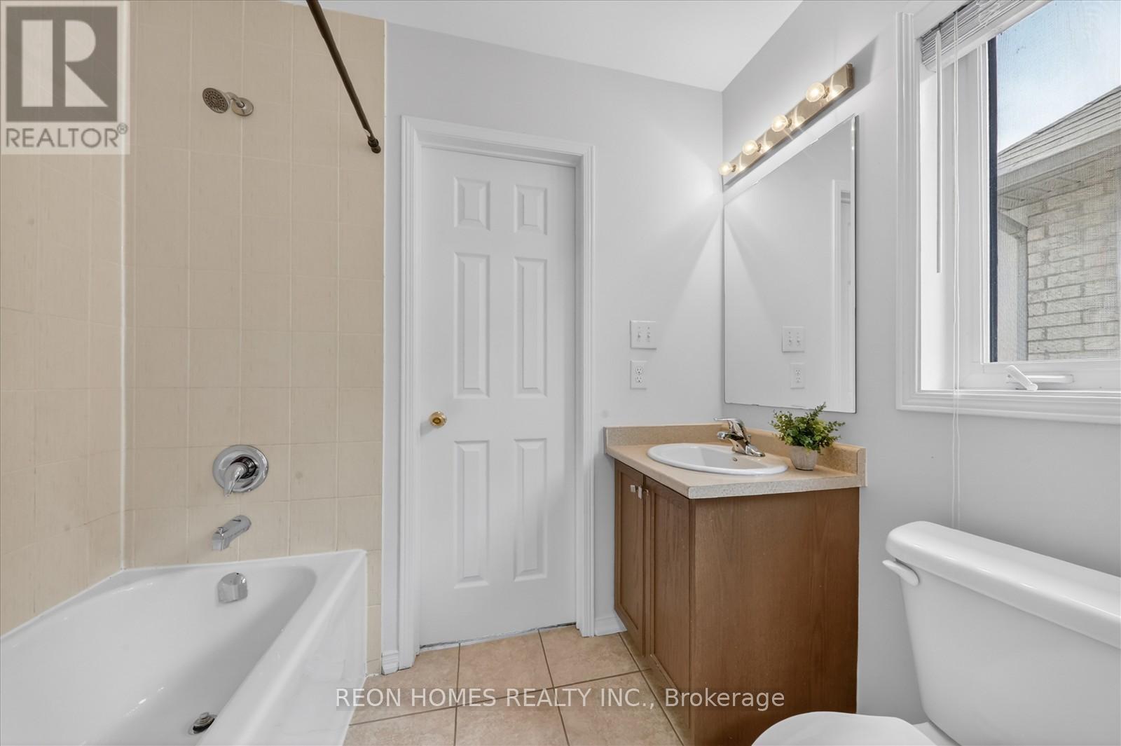 37 RAITHBY CRESCENT - 37