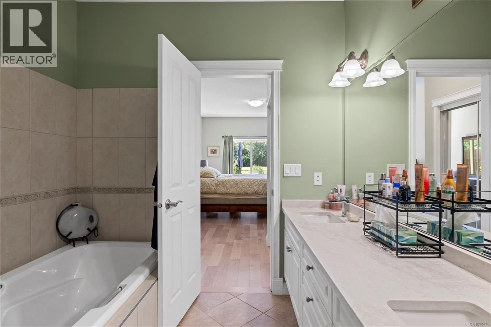 #114 730 Barclay Cres - 33