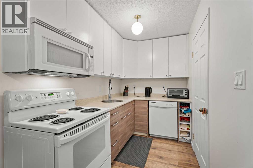 #101 3809 45 Street SW - 13