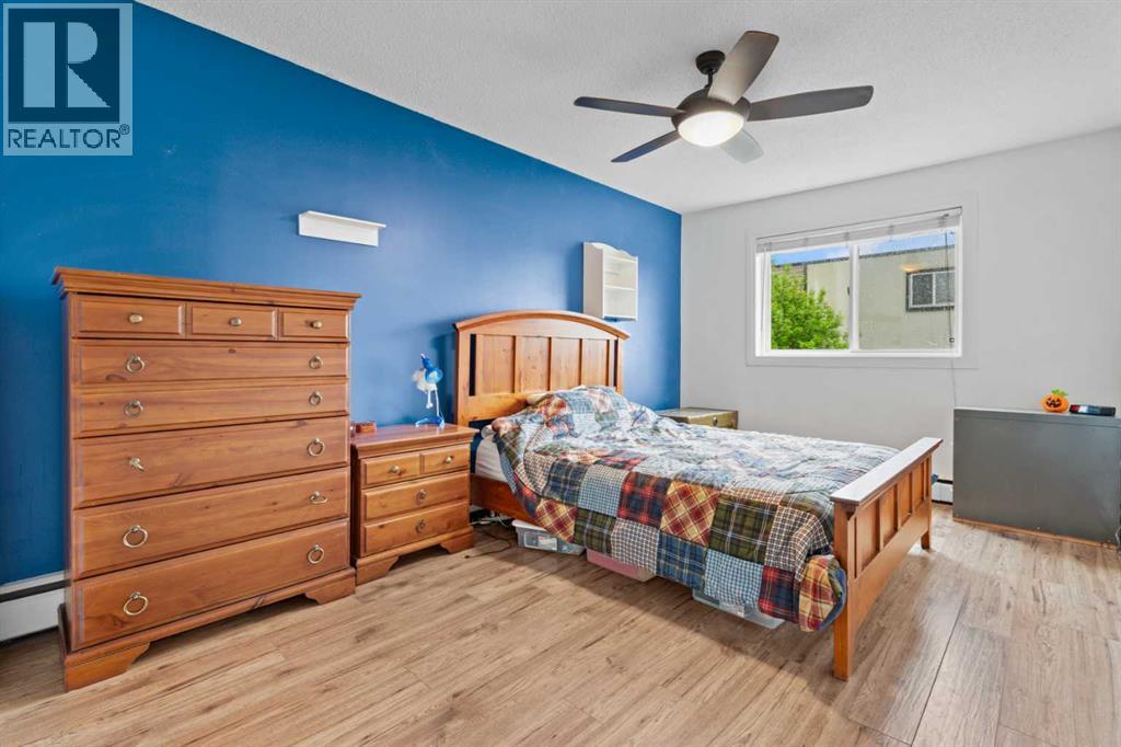 #101 3809 45 Street SW - 17