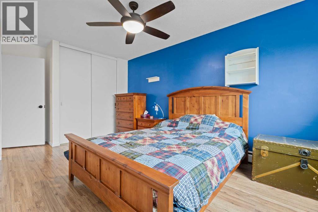 #101 3809 45 Street SW - 18
