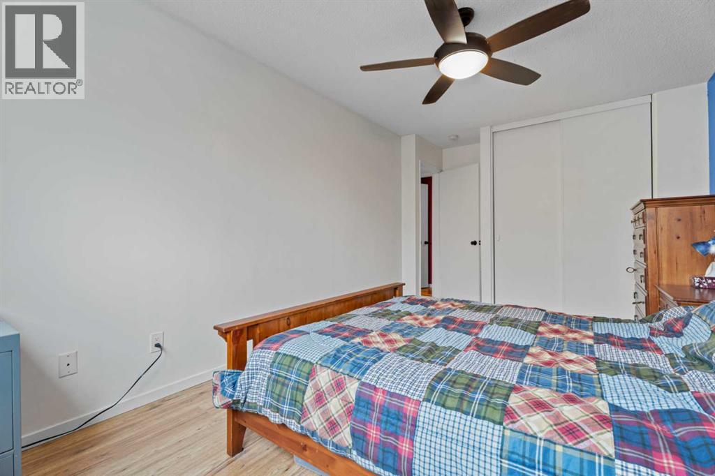#101 3809 45 Street SW - 19