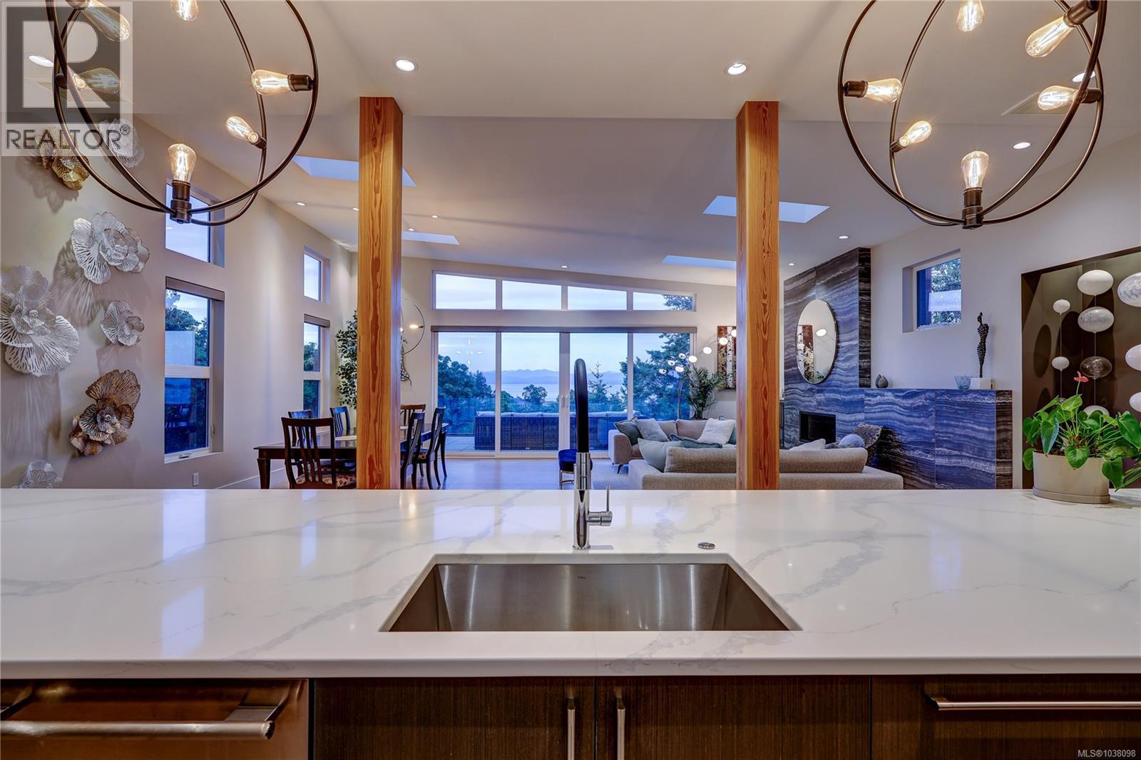 3450 Dolphin Dr - 18