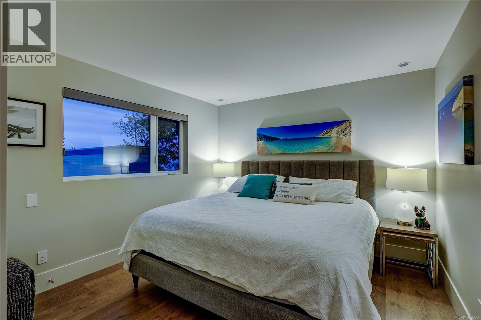 3450 Dolphin Dr - 52