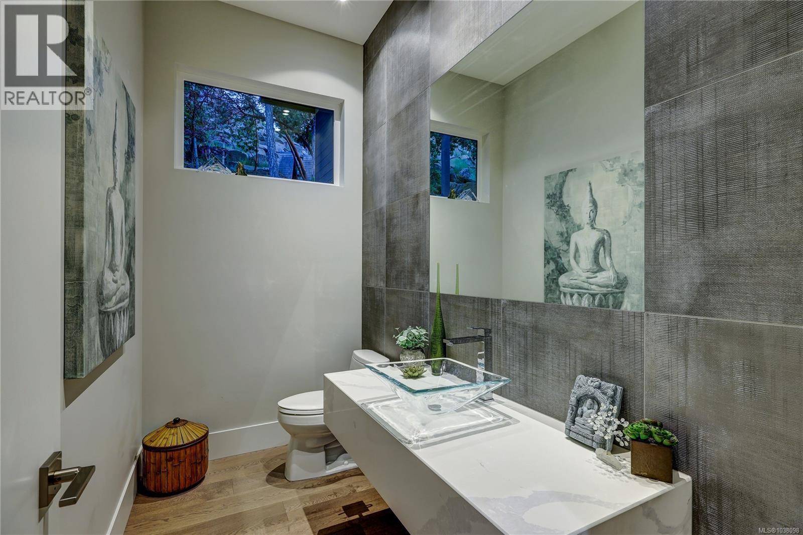 3450 Dolphin Dr - 42