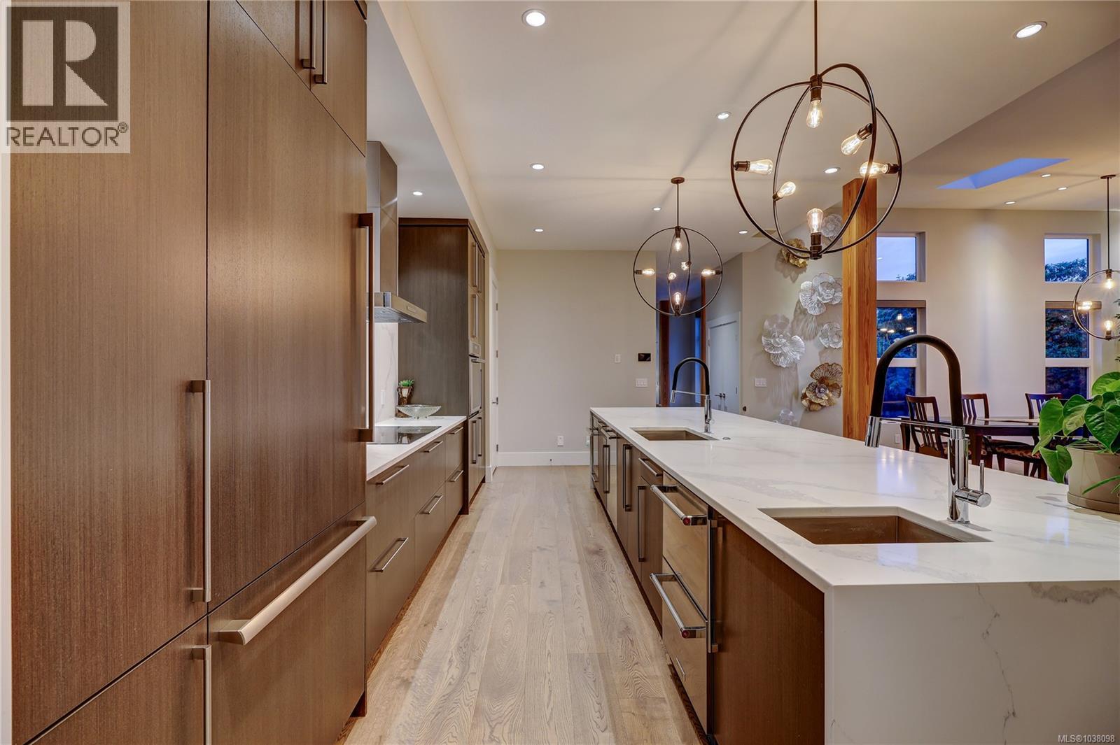 3450 Dolphin Dr - 39