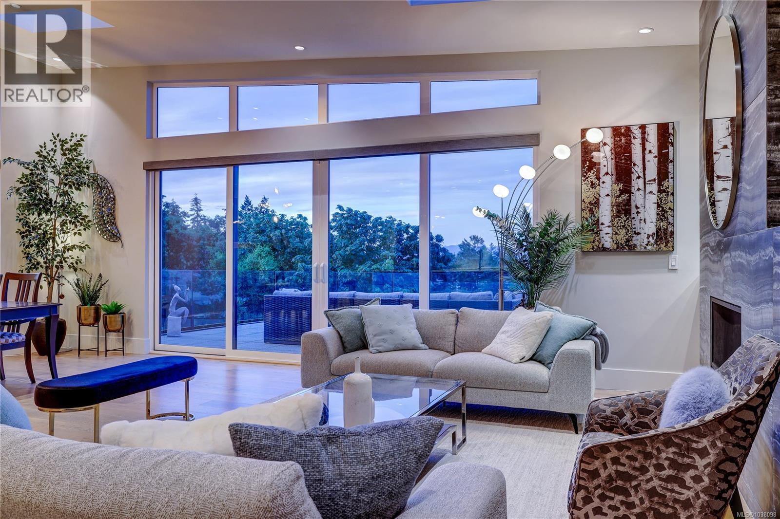 3450 Dolphin Dr - 35