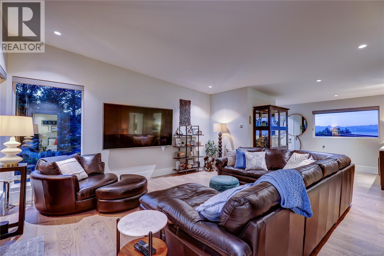 3450 Dolphin Dr - 55