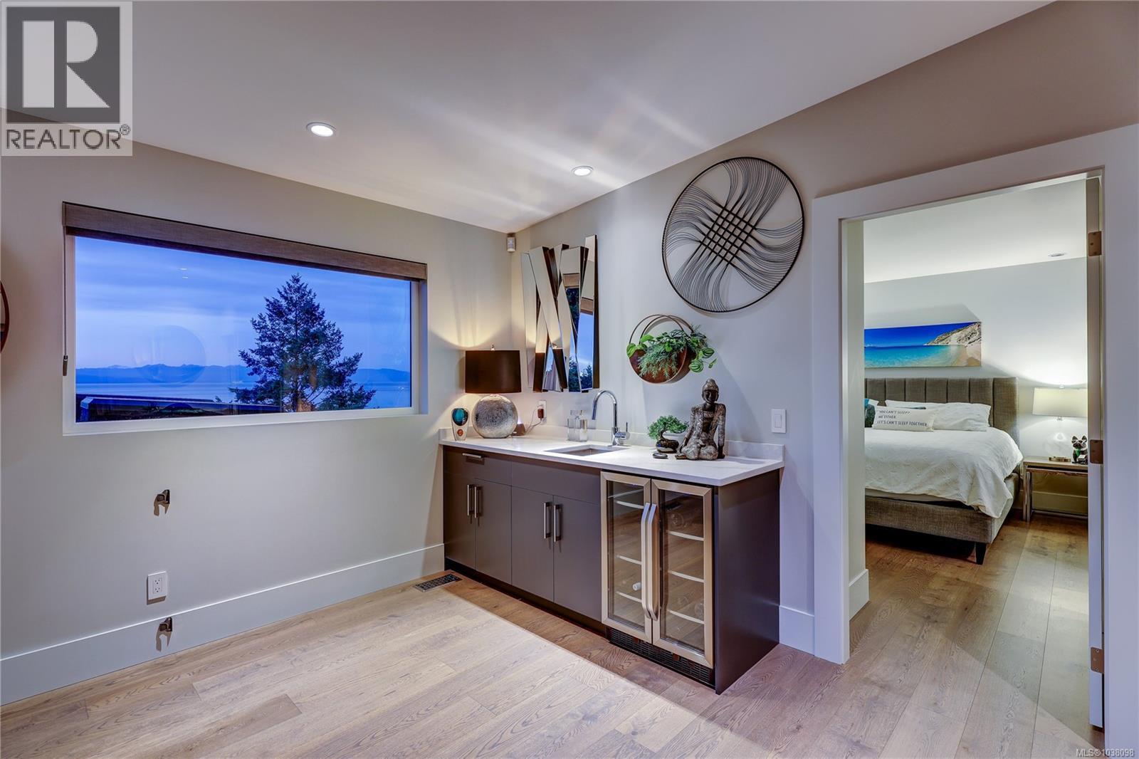 3450 Dolphin Dr - 57