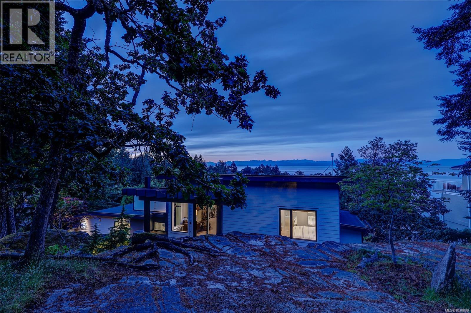 3450 Dolphin Dr - 61