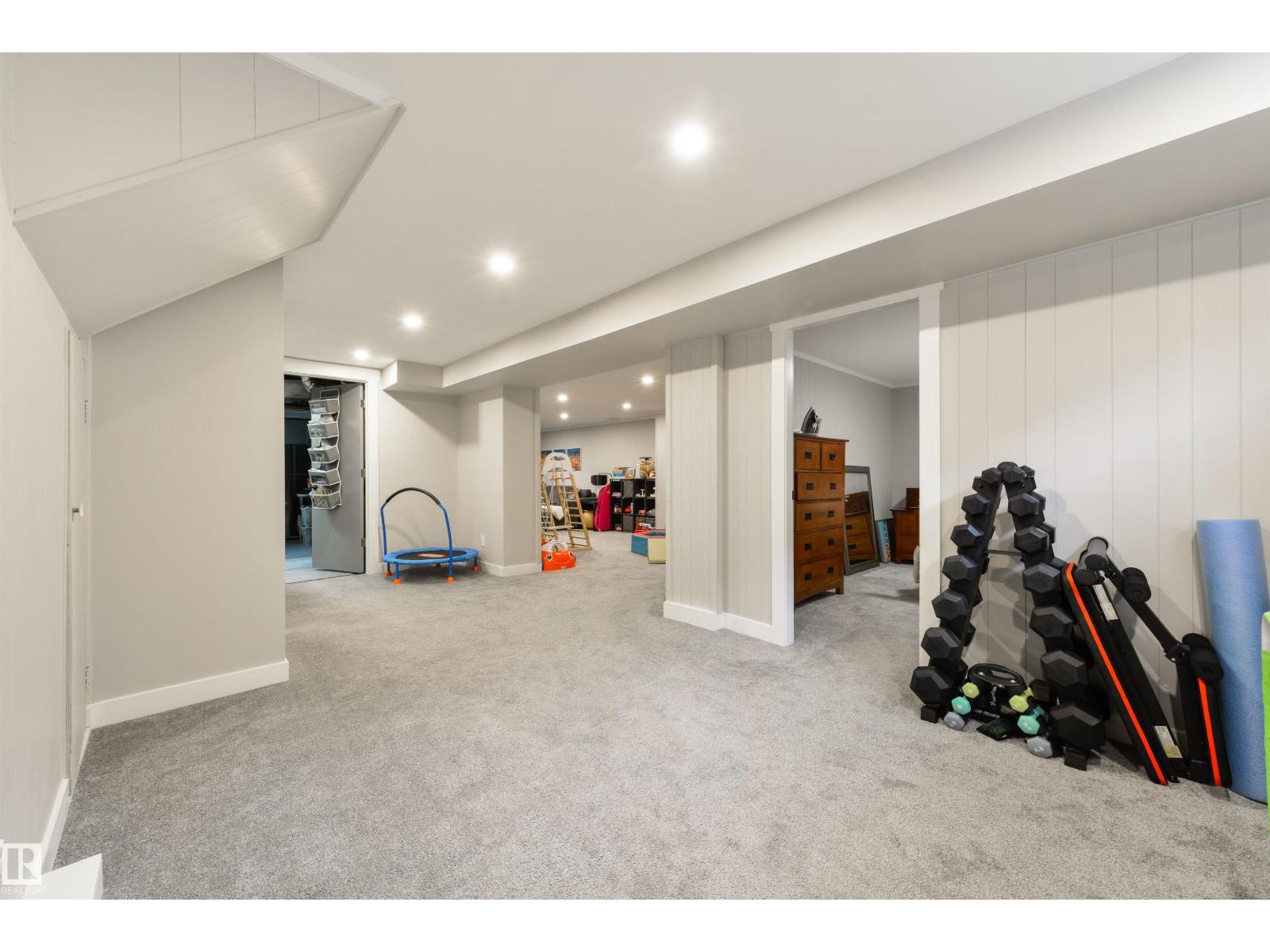 14307 86 AV NW - 22