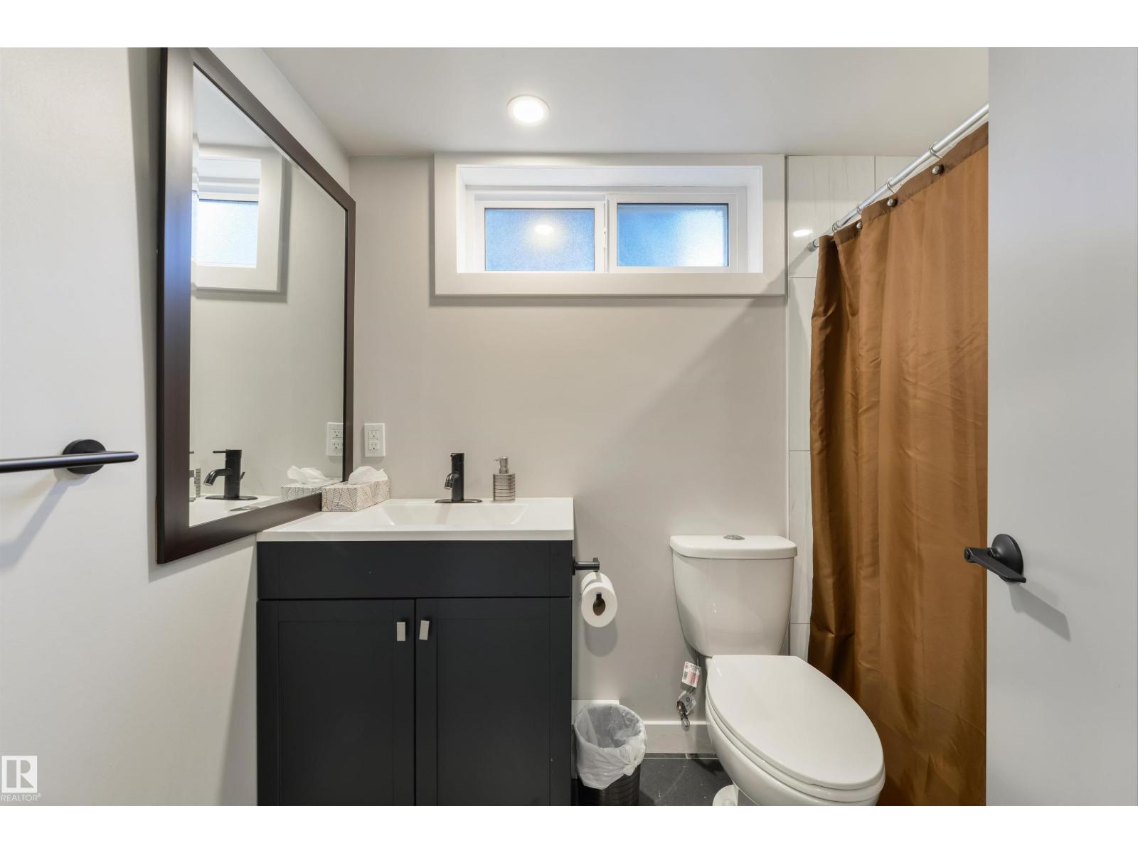14307 86 AV NW - 30