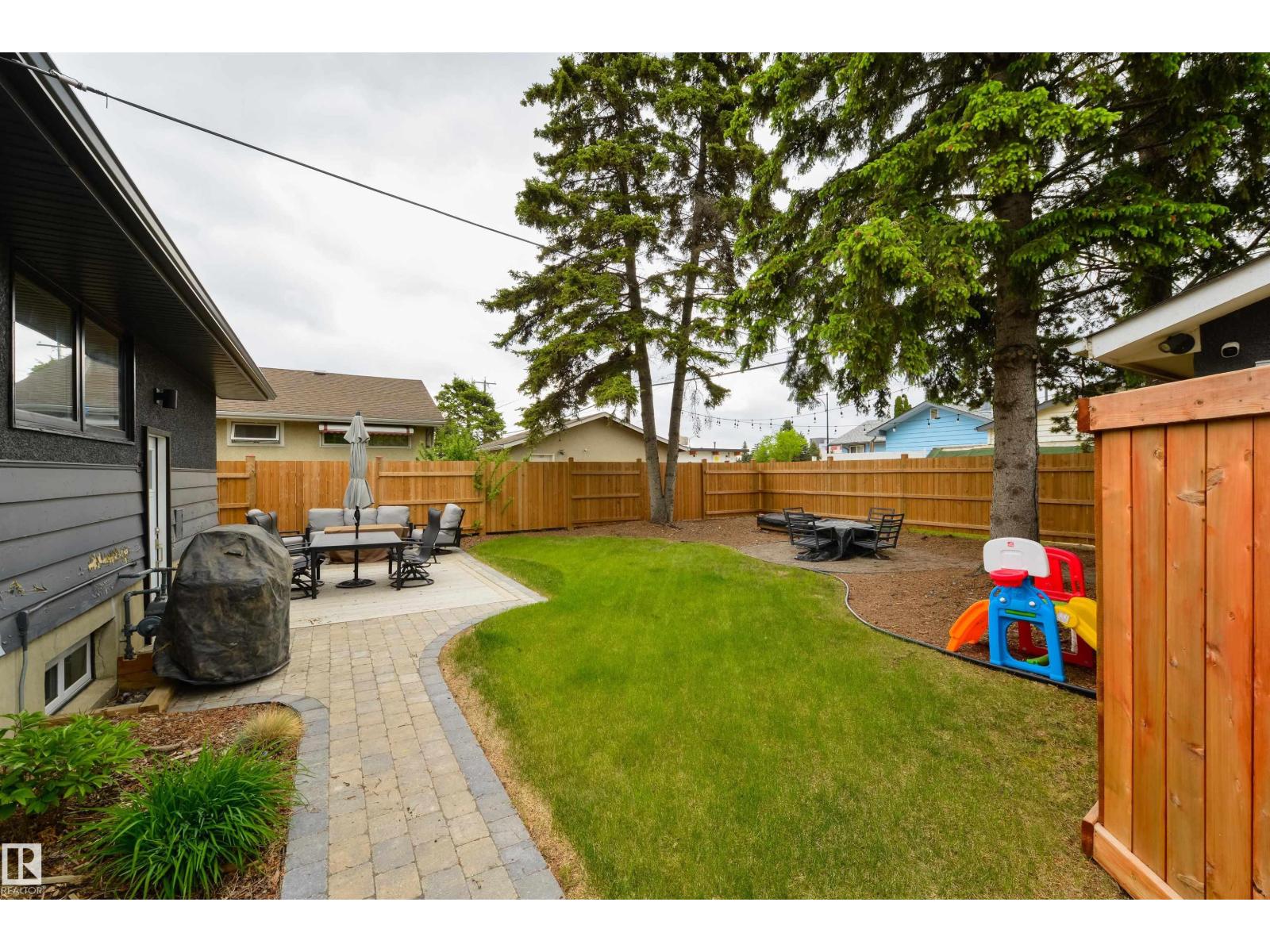 14307 86 AV NW - 32
