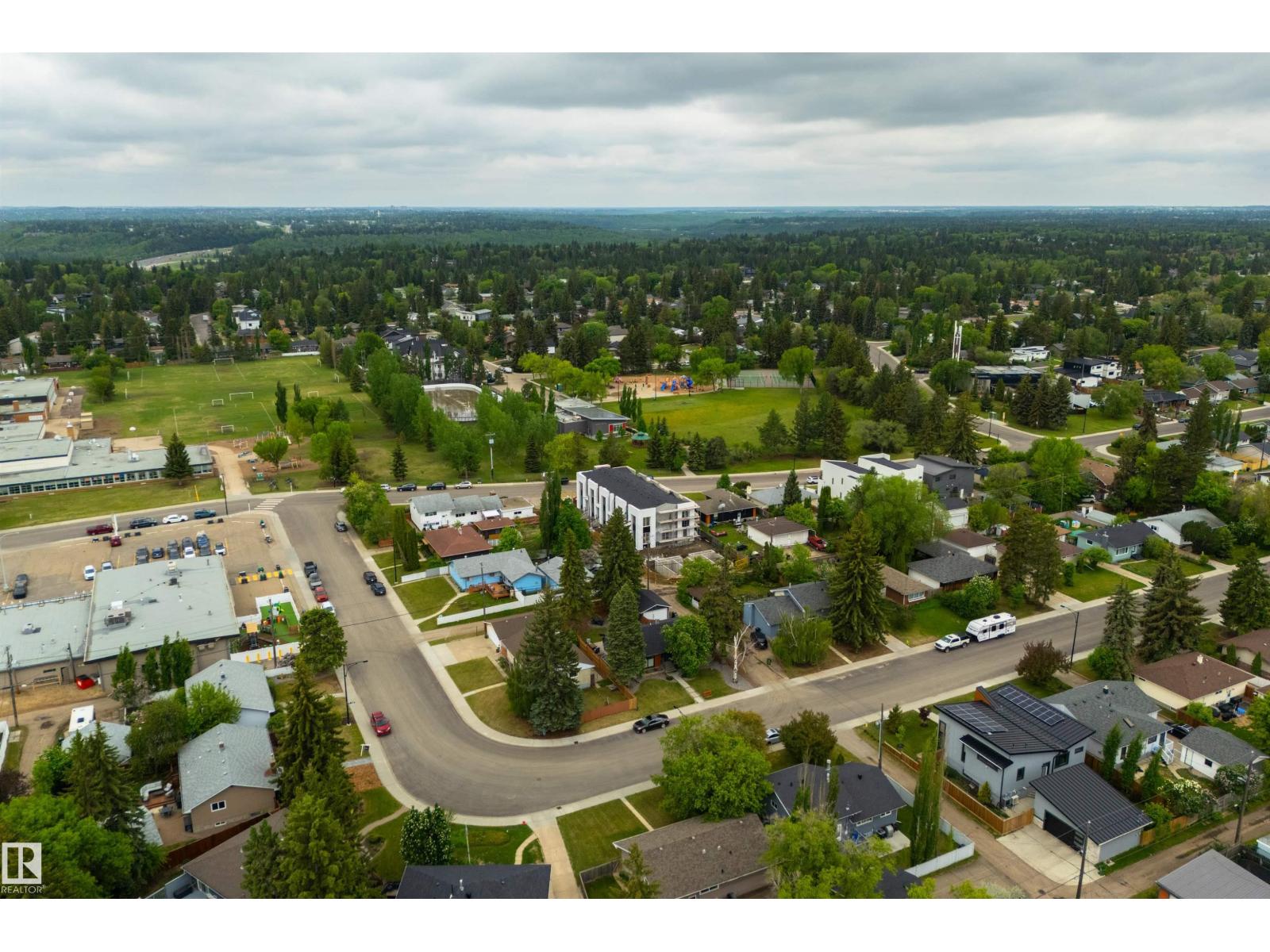 14307 86 AV NW - 40