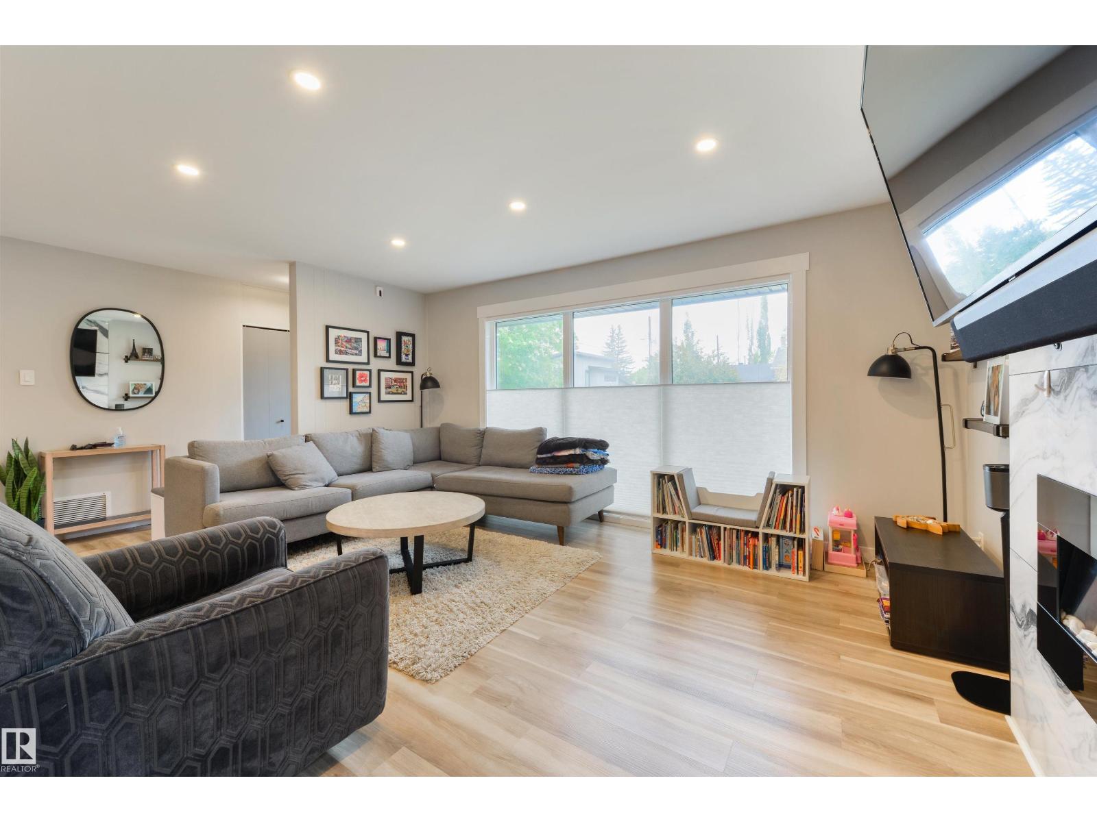 14307 86 AV NW - 9