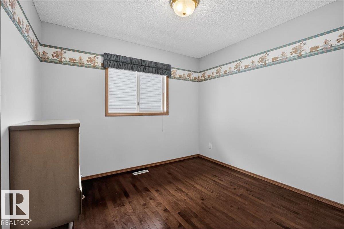 3928 30 ST NW - 33